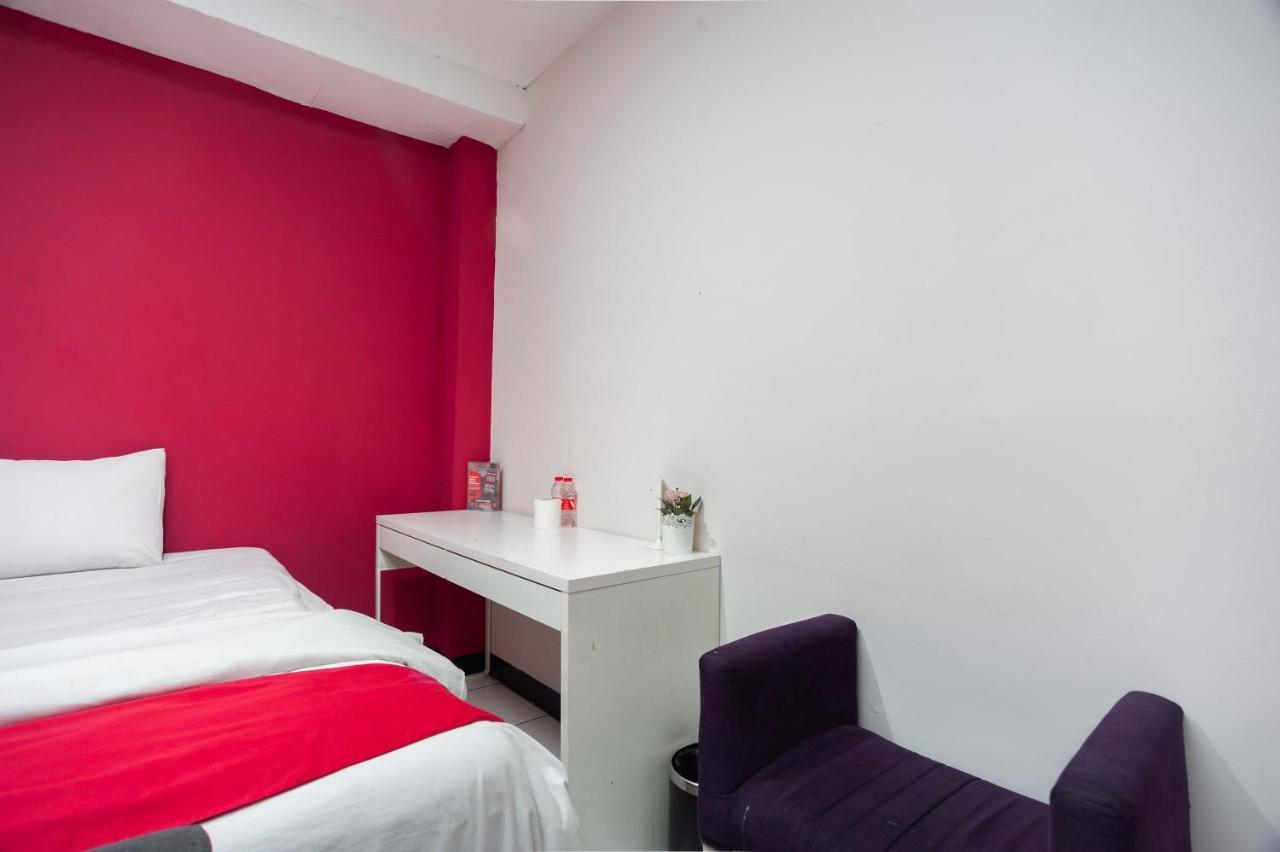 Rumah tetamu Reddoorz Near Mall Kelapa Gading Jakarta