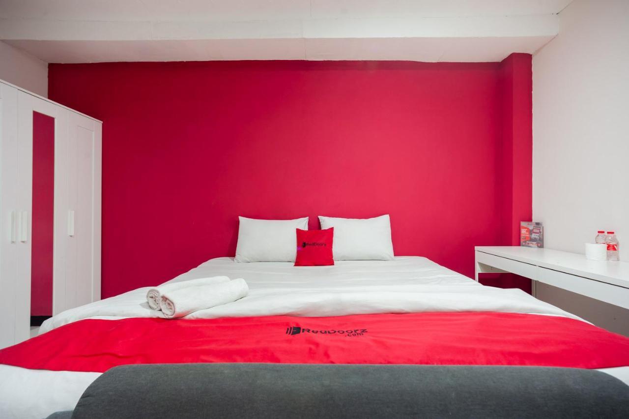 Rumah tetamu Reddoorz Near Mall Kelapa Gading Jakarta