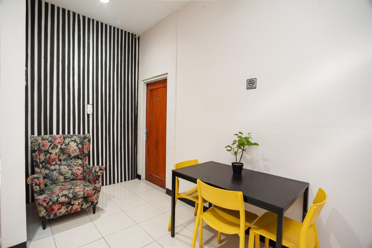 Rumah tetamu Reddoorz Near Mall Kelapa Gading